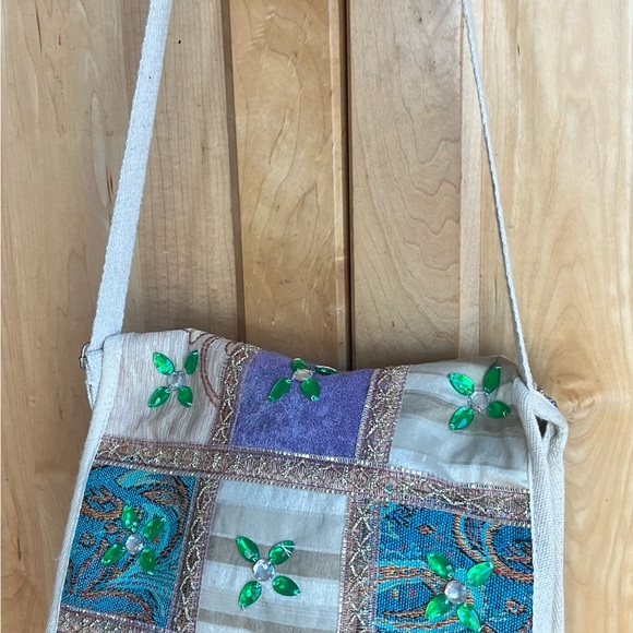 Embroidered Jewel Burlap
Crossbody Satchel NEW - Picture 9 of 9